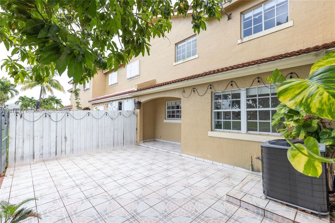 Recently Sold: $525,000 (3 beds, 2 baths, 1820 Square Feet)