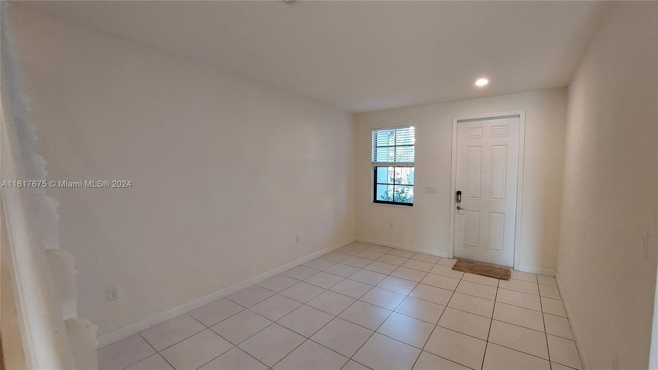 For Rent: $3,650 (4 beds, 2 baths, 1869 Square Feet)