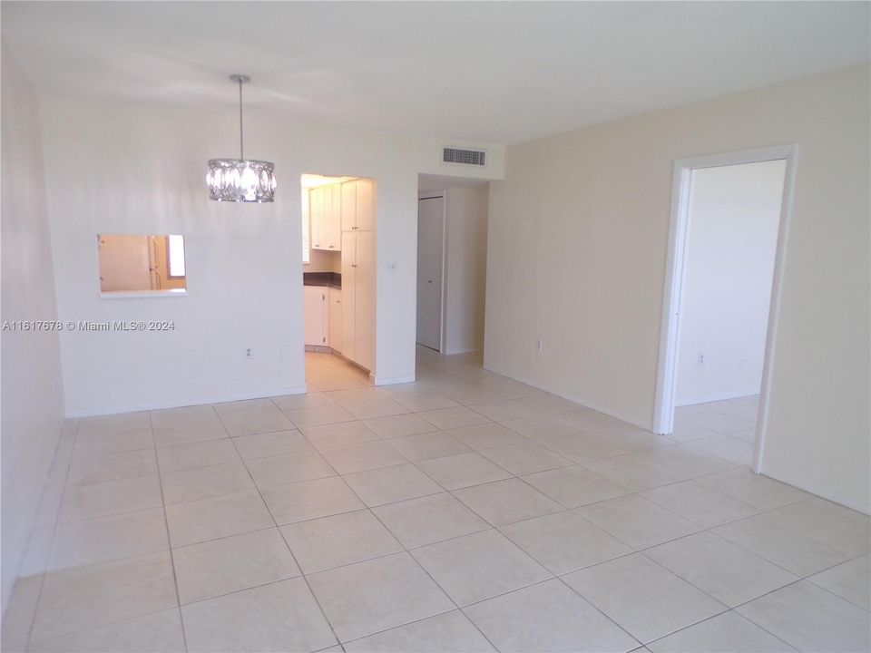 For Sale: $210,000 (1 beds, 1 baths, 768 Square Feet)