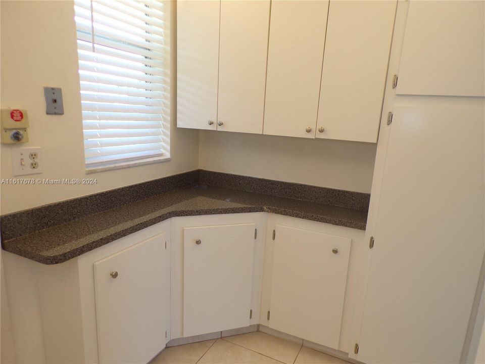 For Sale: $210,000 (1 beds, 1 baths, 768 Square Feet)