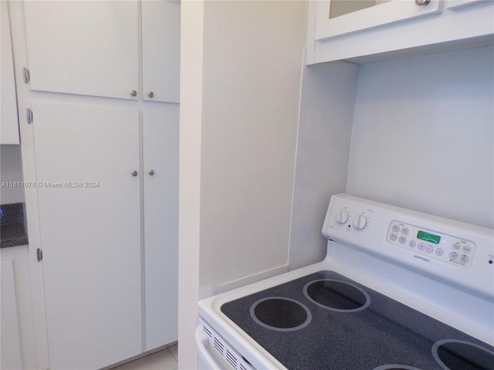 For Sale: $210,000 (1 beds, 1 baths, 768 Square Feet)