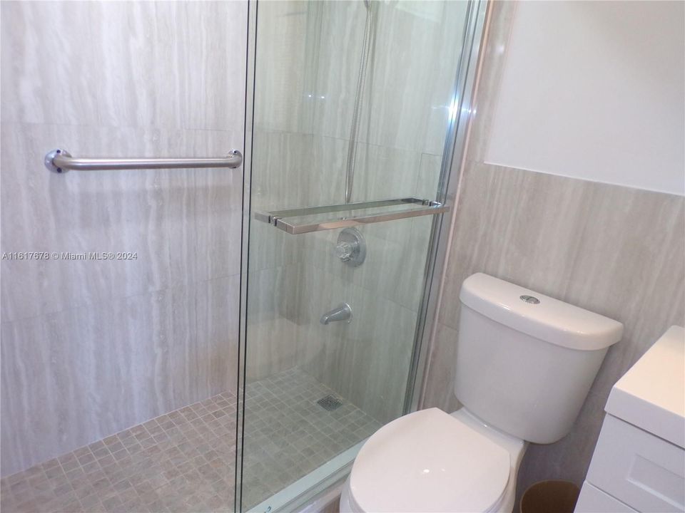 For Sale: $210,000 (1 beds, 1 baths, 768 Square Feet)