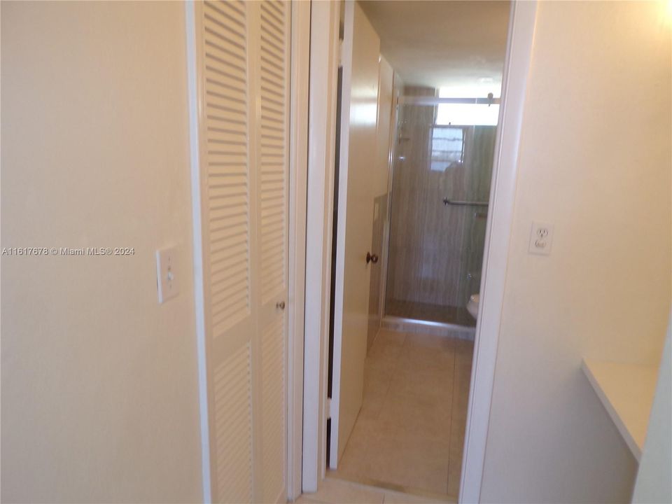 For Sale: $210,000 (1 beds, 1 baths, 768 Square Feet)