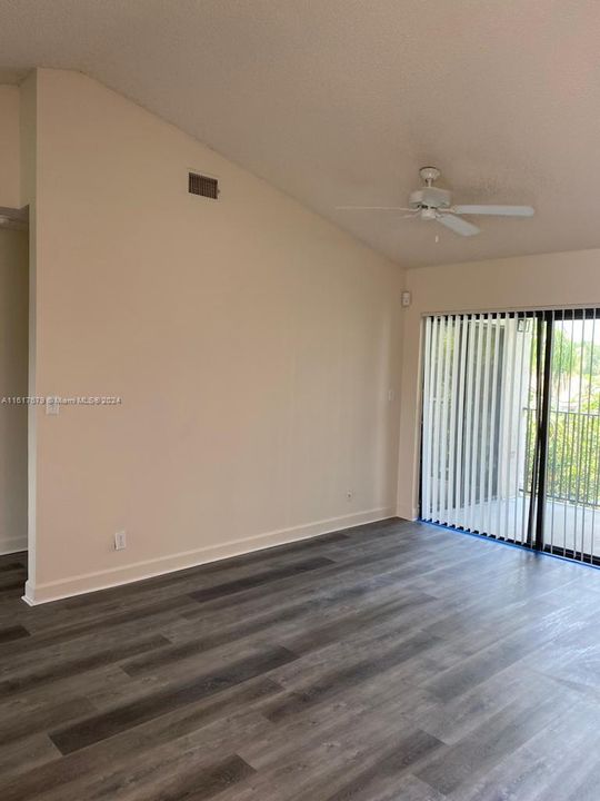 For Rent: $2,500 (2 beds, 2 baths, 963 Square Feet)