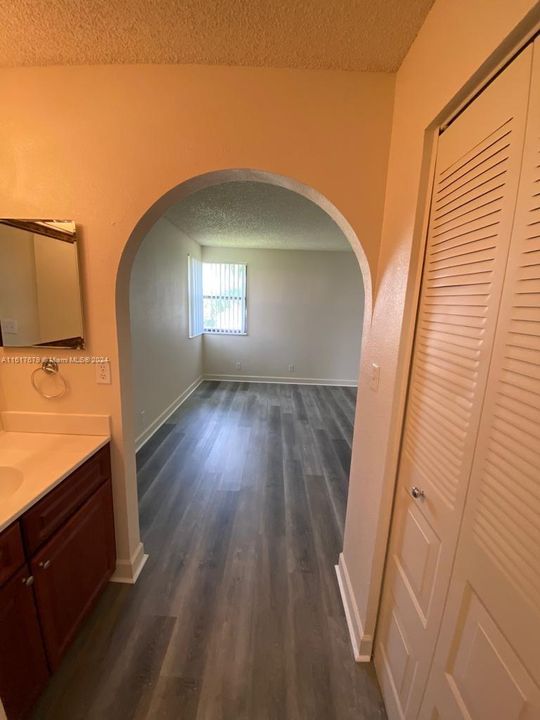 For Rent: $2,250 (2 beds, 2 baths, 963 Square Feet)