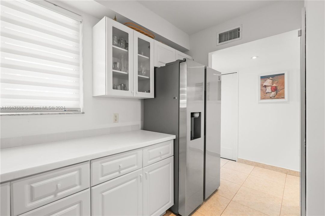 For Sale: $519,900 (1 beds, 1 baths, 720 Square Feet)