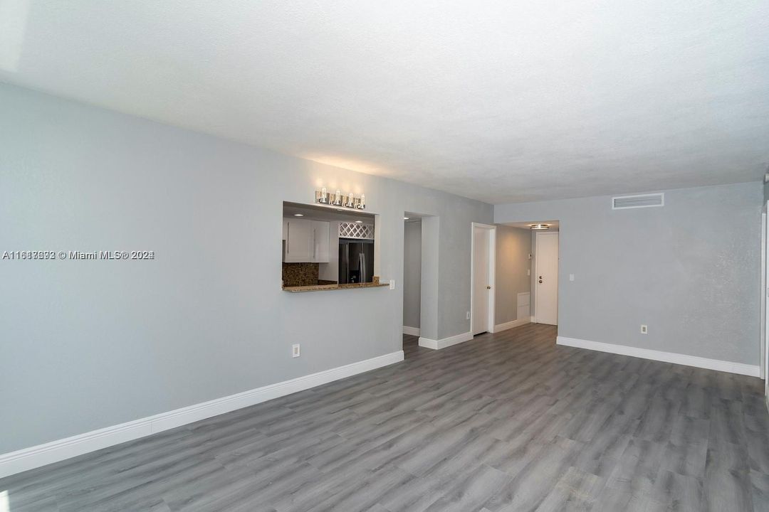 For Rent: $2,700 (1 beds, 2 baths, 848 Square Feet)