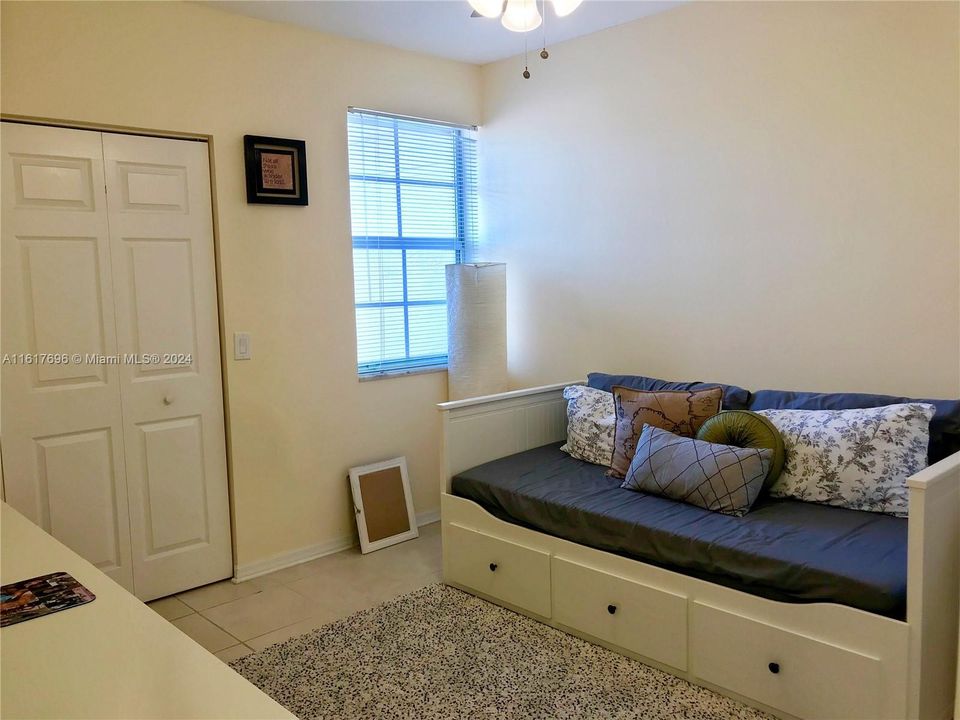 For Rent: $2,700 (2 beds, 2 baths, 1205 Square Feet)