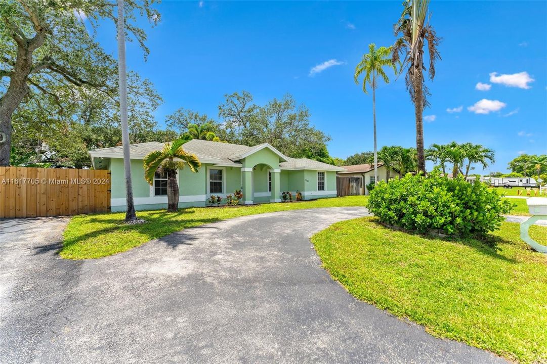 For Sale: $640,000 (3 beds, 2 baths, 1638 Square Feet)