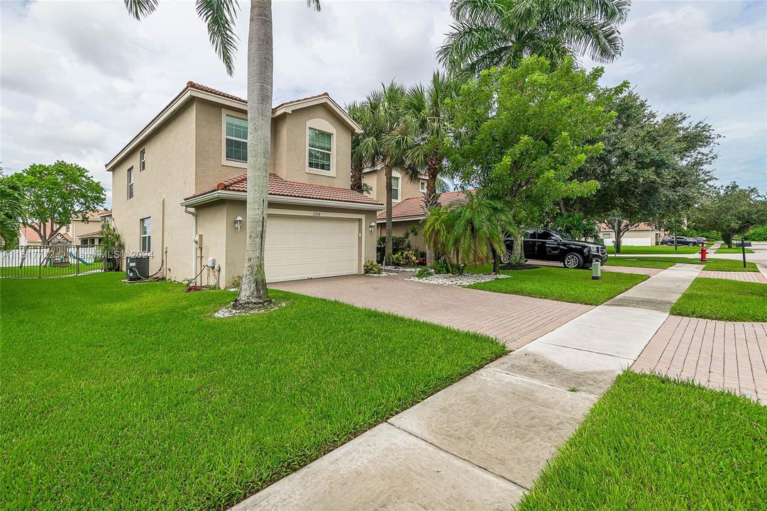 For Sale: $625,000 (4 beds, 2 baths, 2256 Square Feet)