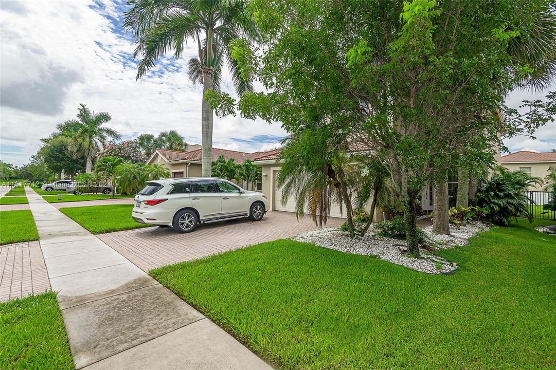 For Sale: $625,000 (4 beds, 2 baths, 2256 Square Feet)