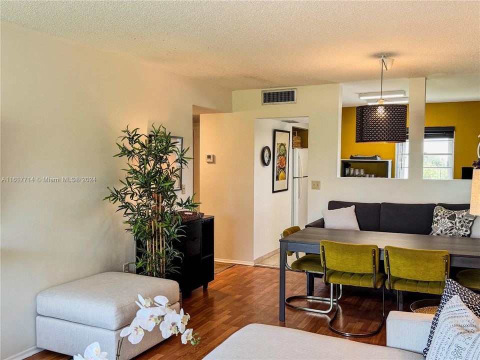 Recently Rented: $1,995 (1 beds, 1 baths, 715 Square Feet)