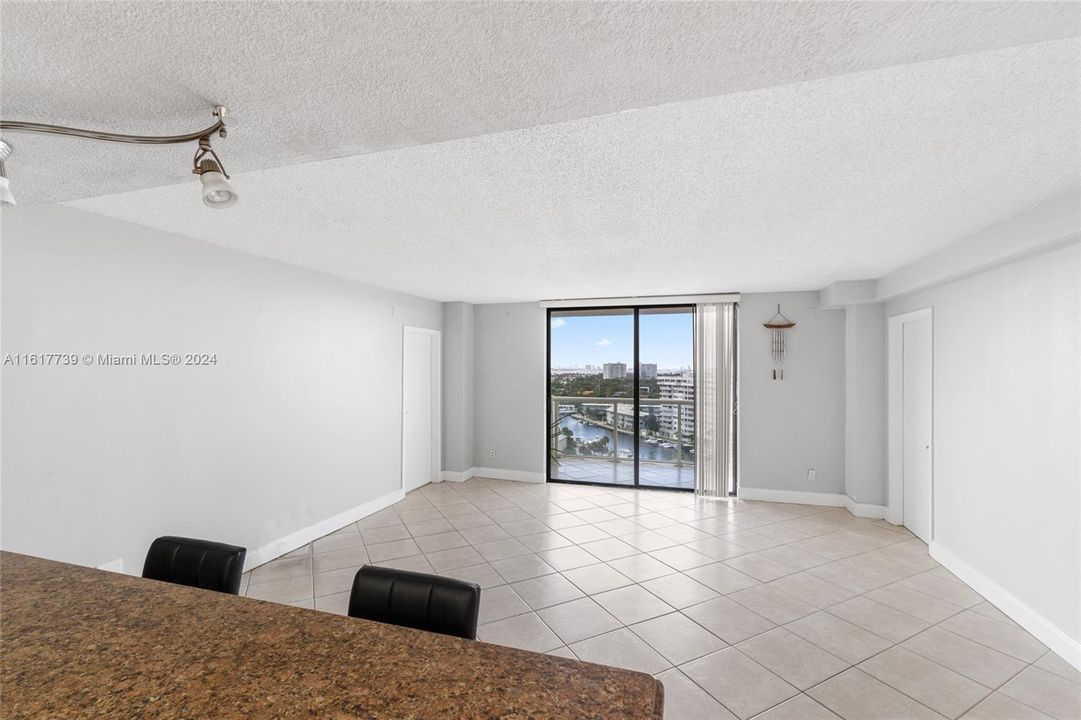 For Sale: $283,900 (2 beds, 2 baths, 1050 Square Feet)