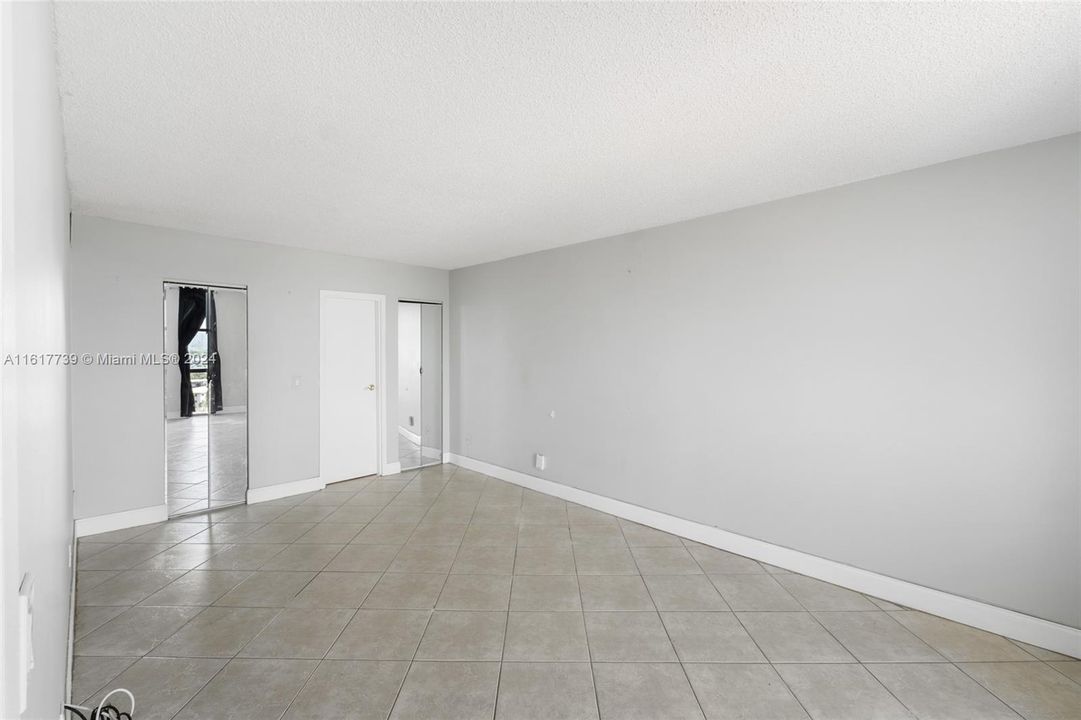 For Sale: $283,900 (2 beds, 2 baths, 1050 Square Feet)