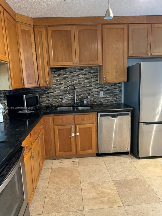 Active With Contract: $2,180 (2 beds, 2 baths, 1107 Square Feet)