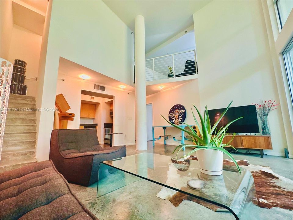 Active With Contract: $1,199,000 (2 beds, 2 baths, 1248 Square Feet)