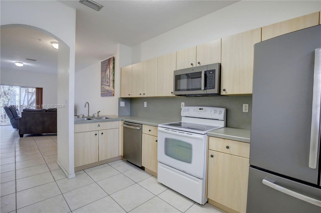 Active With Contract: $375,000 (2 beds, 2 baths, 1150 Square Feet)