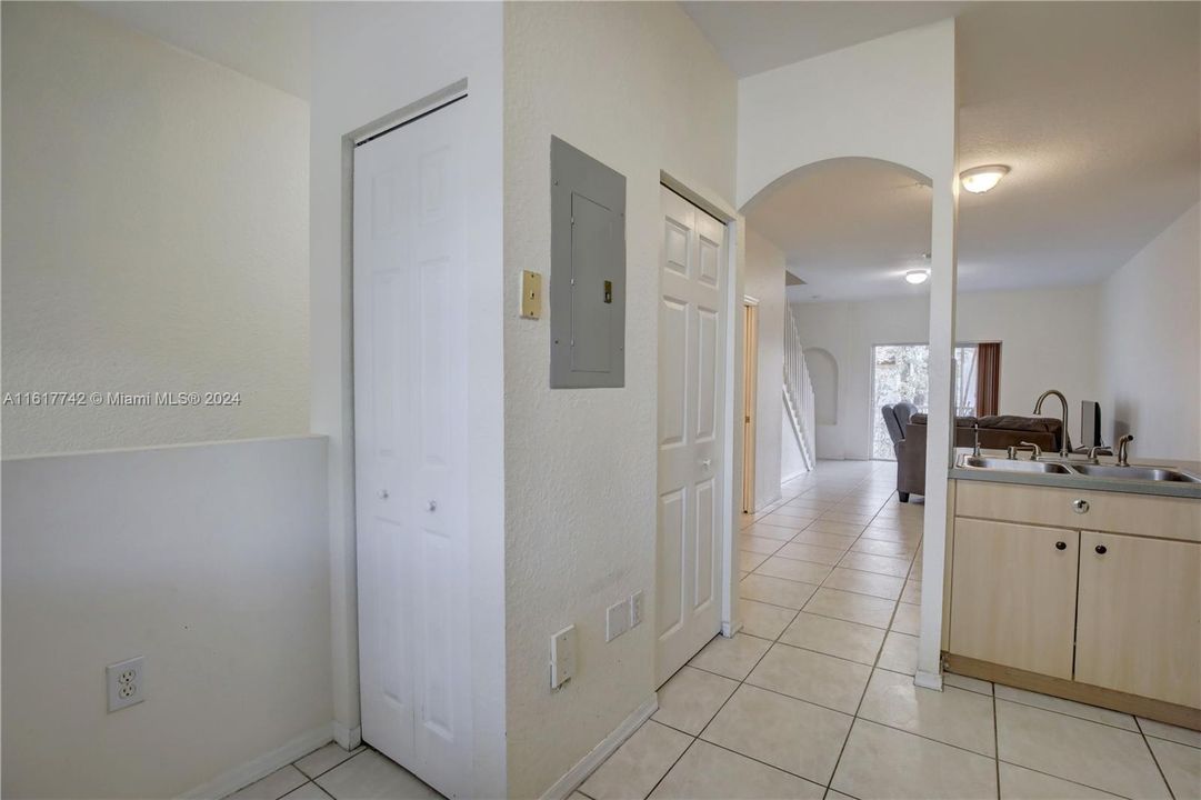 Active With Contract: $375,000 (2 beds, 2 baths, 1150 Square Feet)