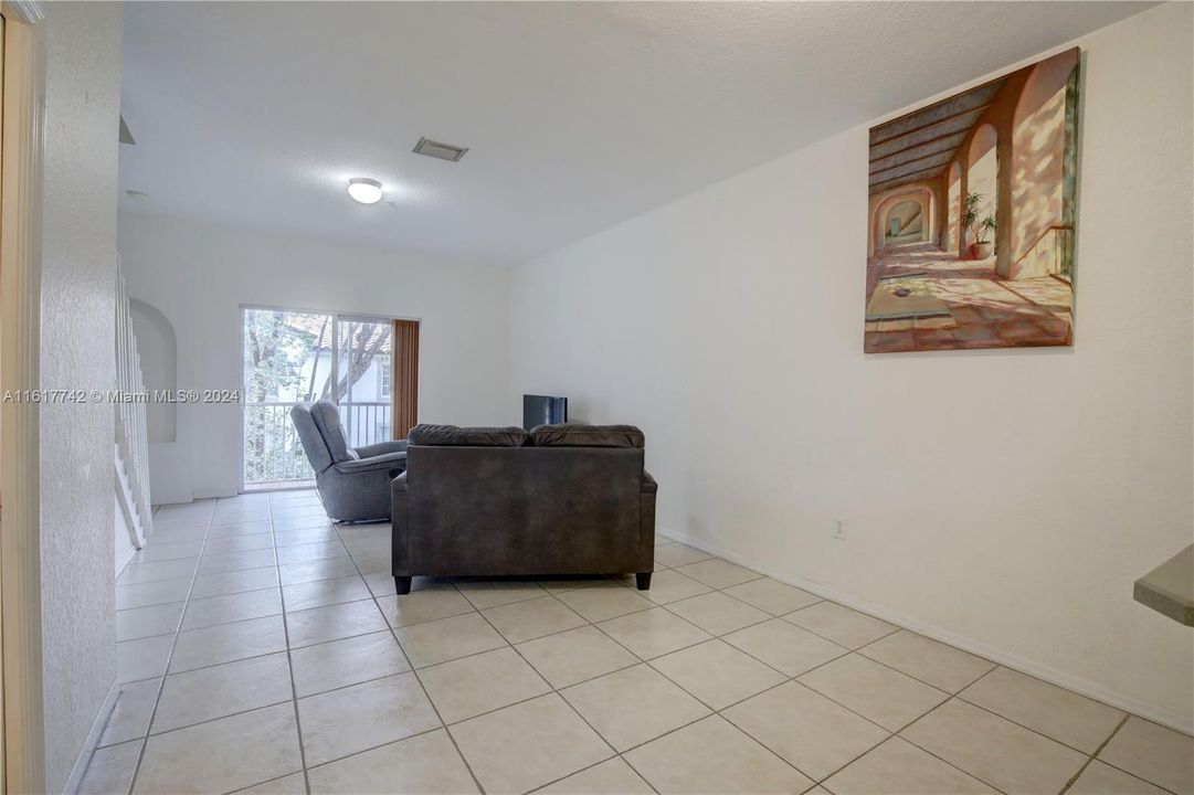 Active With Contract: $375,000 (2 beds, 2 baths, 1150 Square Feet)