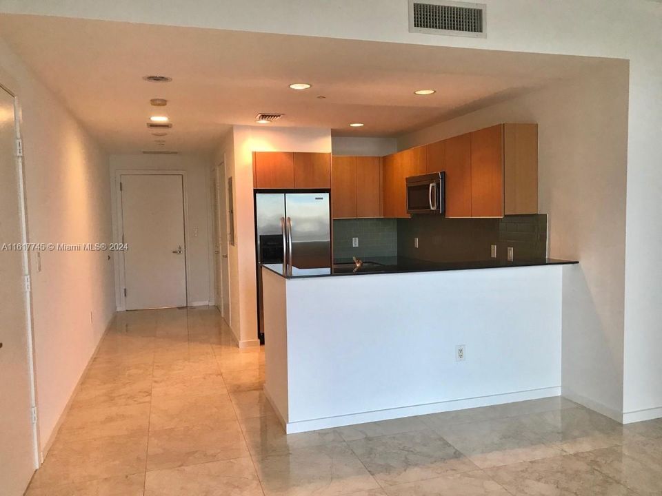 For Rent: $3,000 (1 beds, 1 baths, 945 Square Feet)