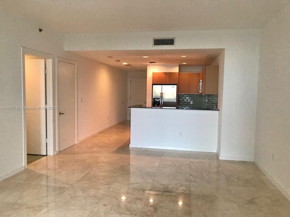 Recently Rented: $3,000 (1 beds, 1 baths, 945 Square Feet)