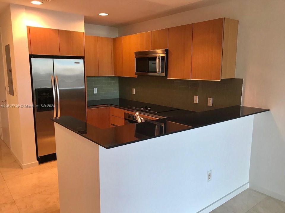 Recently Rented: $3,000 (1 beds, 1 baths, 945 Square Feet)