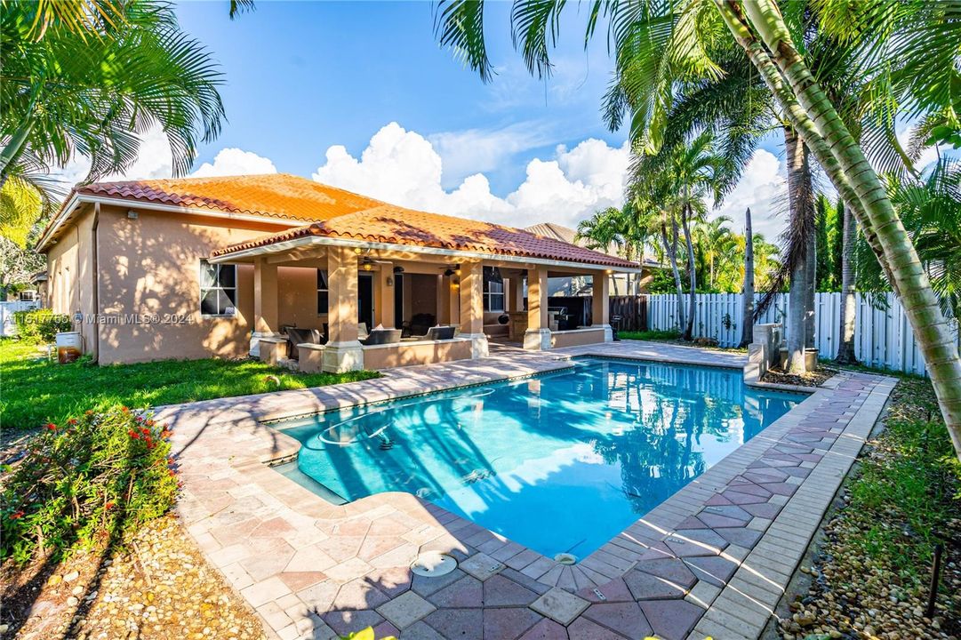 For Sale: $798,900 (5 beds, 3 baths, 2670 Square Feet)