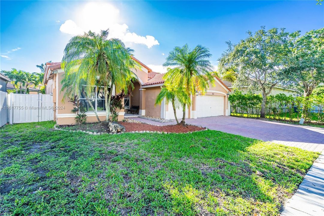 For Sale: $798,900 (5 beds, 3 baths, 2670 Square Feet)