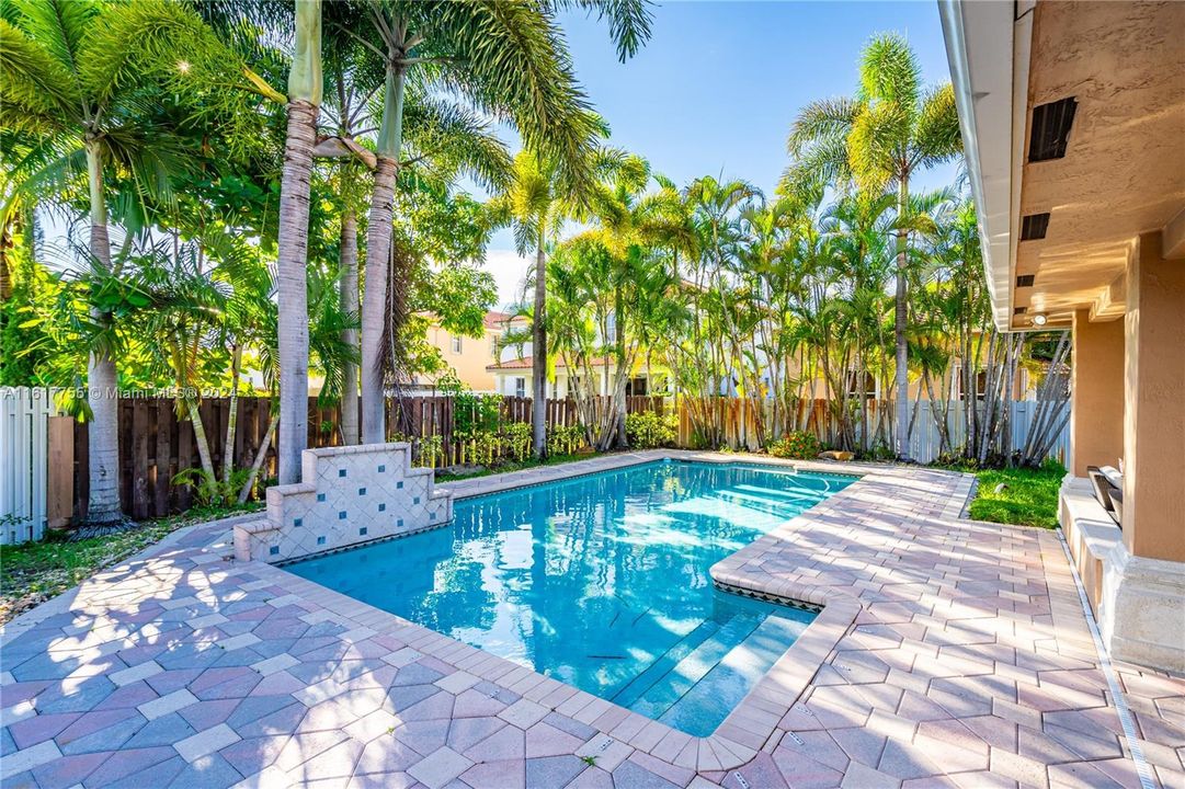 Active With Contract: $790,000 (5 beds, 3 baths, 2670 Square Feet)