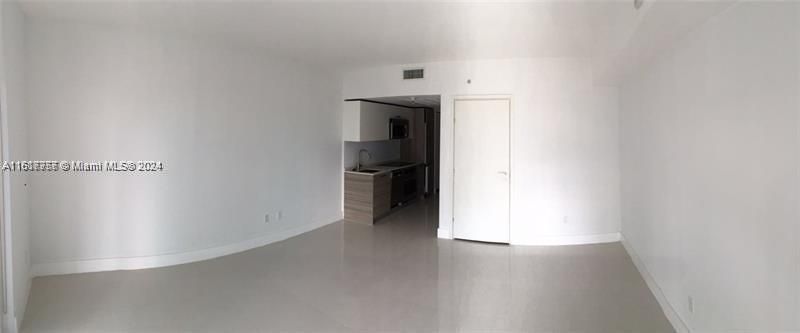 For Rent: $2,800 (0 beds, 1 baths, 420 Square Feet)