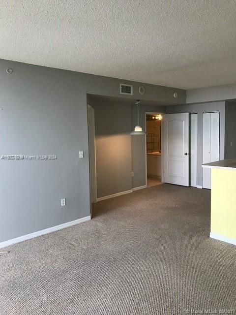 For Rent: $2,125 (1 beds, 1 baths, 685 Square Feet)