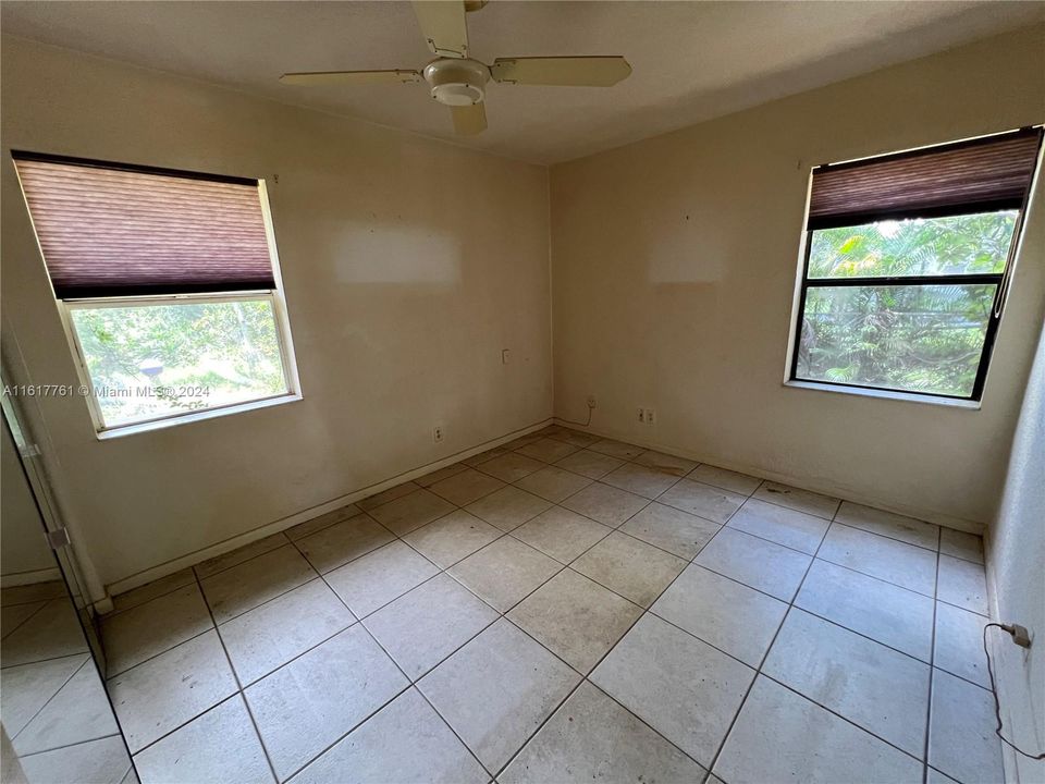 For Sale: $349,000 (3 beds, 2 baths, 1030 Square Feet)