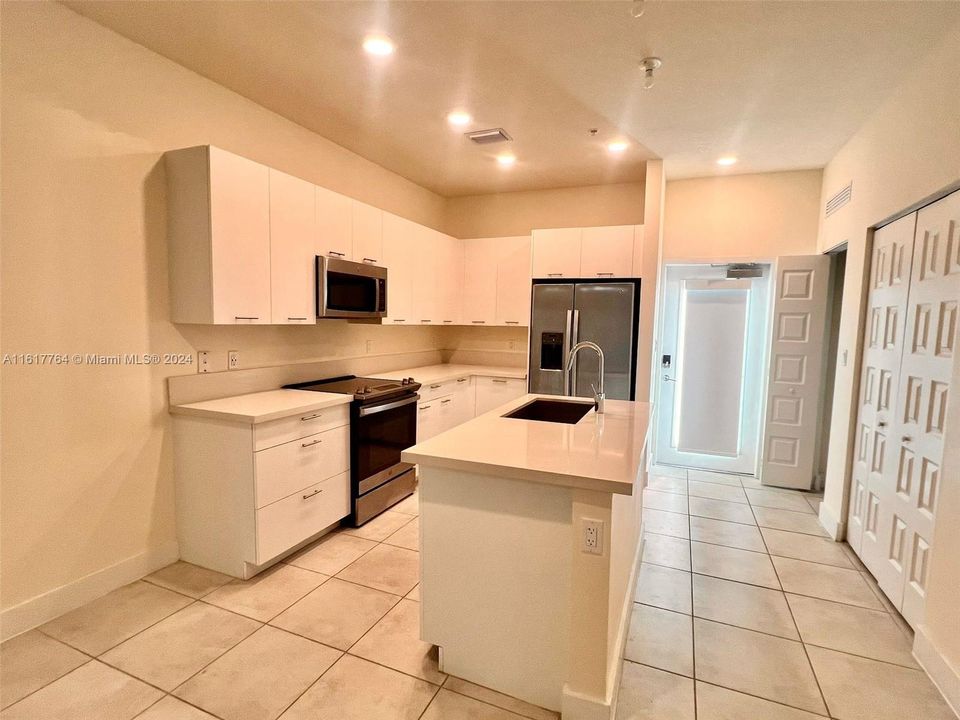 For Rent: $3,300 (3 beds, 2 baths, 1124 Square Feet)