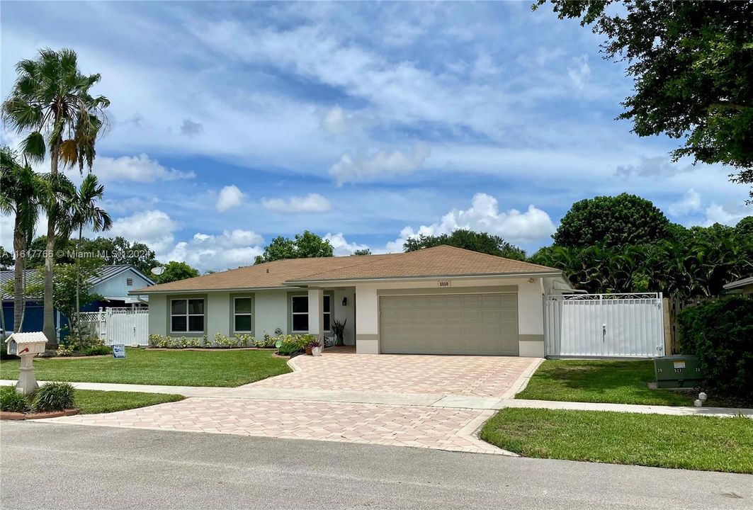 Recently Sold: $649,900 (3 beds, 2 baths, 1629 Square Feet)