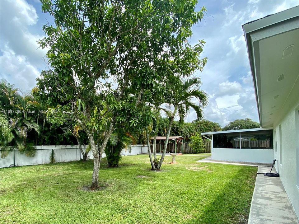 Vendido Recientemente: $649,900 (3 camas, 2 baños, 1629 Pies cuadrados)