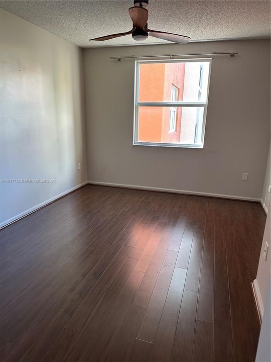 For Rent: $2,500 (1 beds, 1 baths, 715 Square Feet)