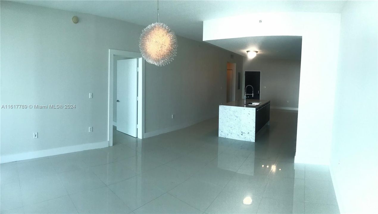 For Rent: $4,200 (1 beds, 1 baths, 929 Square Feet)