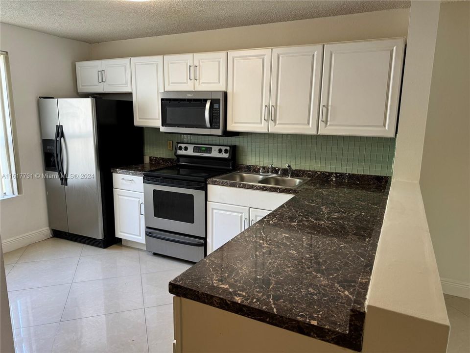 For Sale: $215,000 (1 beds, 1 baths, 800 Square Feet)