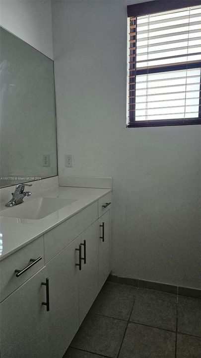 En Venta: $560,000 (3 camas, 2 baños, 1662 Pies cuadrados)