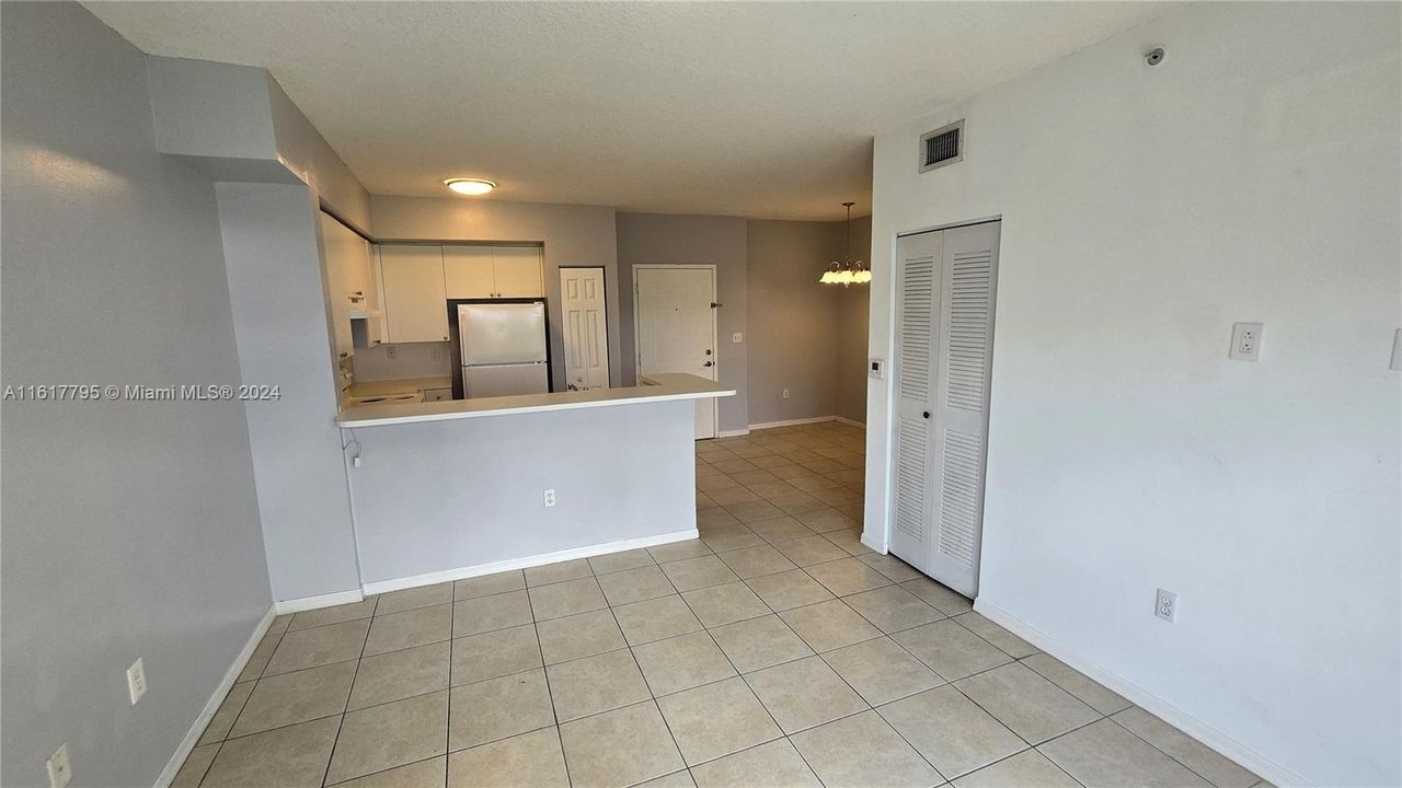 For Rent: $2,100 (2 beds, 2 baths, 809 Square Feet)