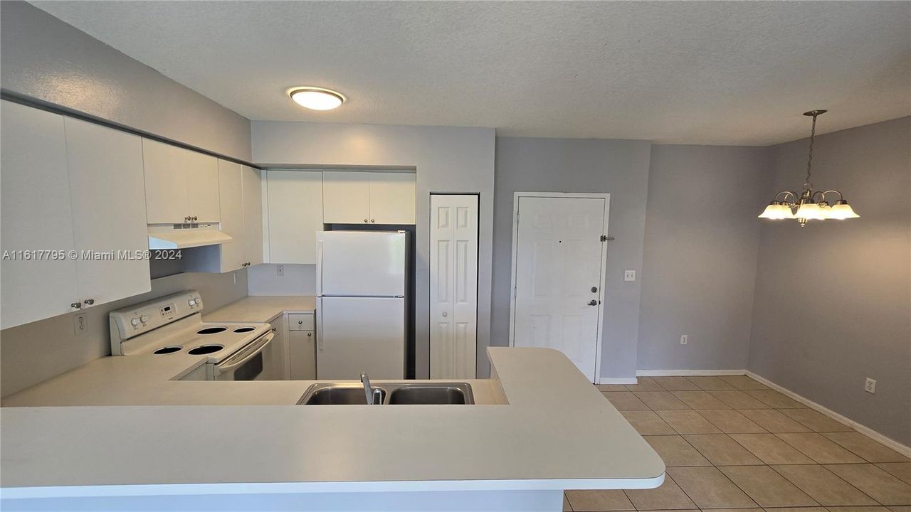 For Rent: $2,100 (2 beds, 2 baths, 809 Square Feet)