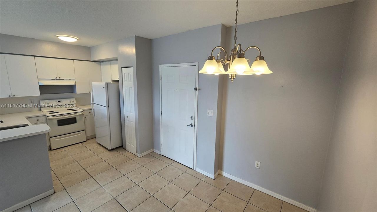 For Rent: $2,100 (2 beds, 2 baths, 809 Square Feet)