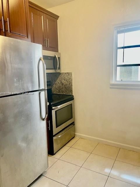 For Rent: $2,400 (1 beds, 1 baths, 3855 Square Feet)