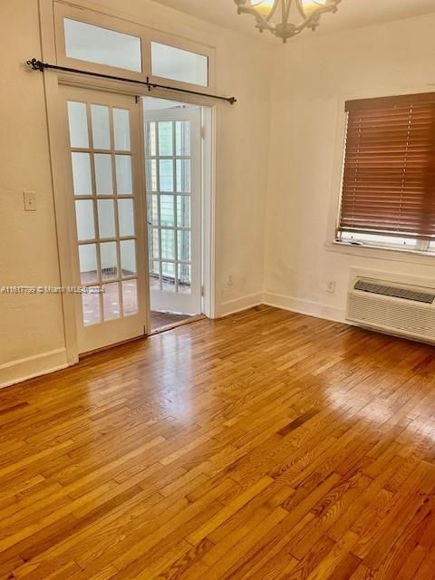 For Rent: $2,400 (1 beds, 1 baths, 3855 Square Feet)