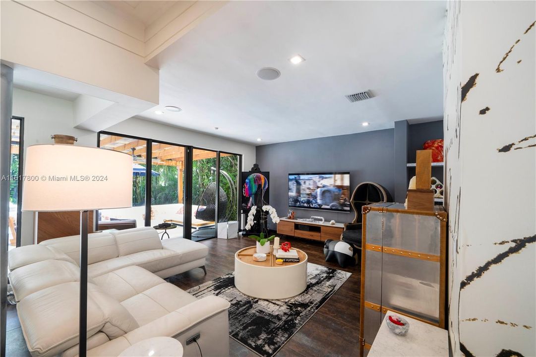 For Sale: $2,290,000 (2 beds, 2 baths, 1815 Square Feet)