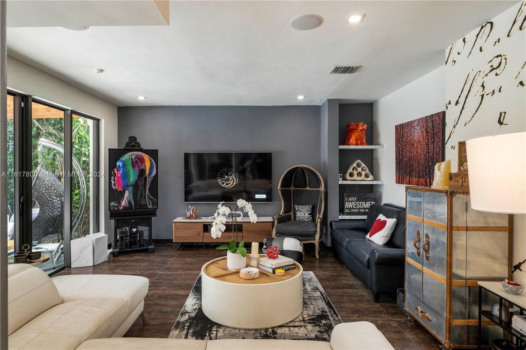 For Sale: $2,290,000 (2 beds, 2 baths, 1815 Square Feet)