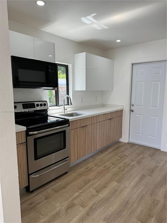 For Rent: $2,900 (2 beds, 1 baths, 1352 Square Feet)