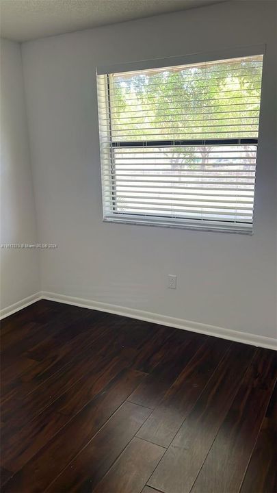 For Rent: $2,600 (3 beds, 2 baths, 993 Square Feet)