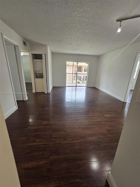 For Rent: $2,400 (3 beds, 2 baths, 993 Square Feet)