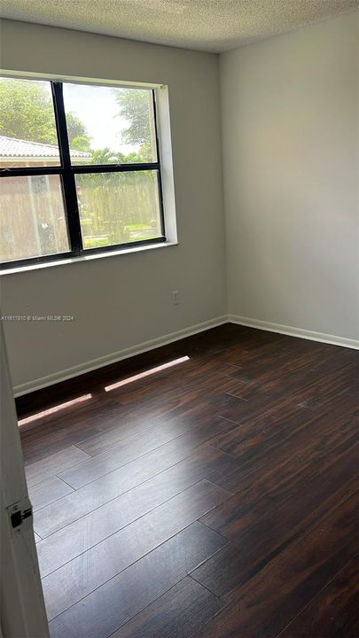 For Rent: $2,600 (3 beds, 2 baths, 993 Square Feet)